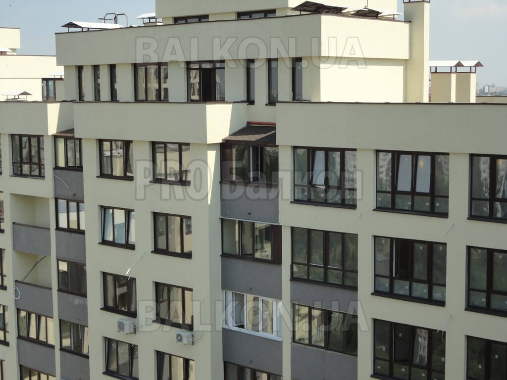 Фото Остекление балкона под ключ с крышей Киев Конева 06
