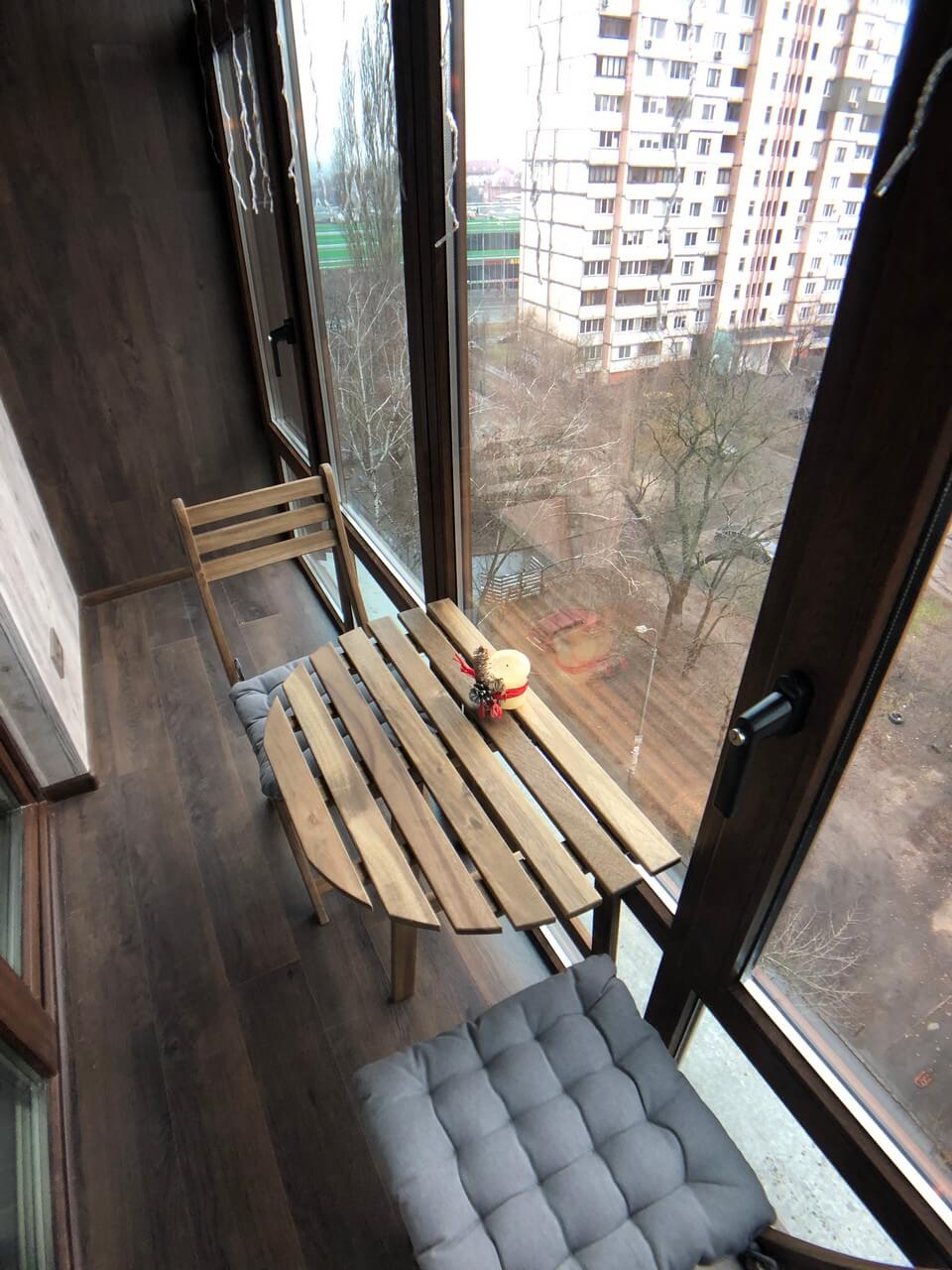 Французский балкон с отделкой ламинат в чешке. Киев, ул. Зодчих, 40 11