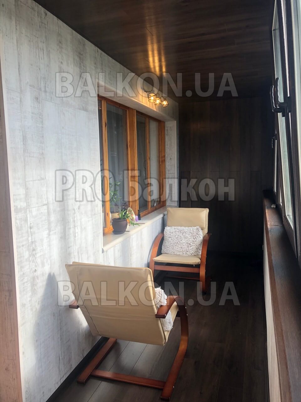 Остекление и Внутренняя отделка балкона ламинат. Киев, Янгеля 4 02