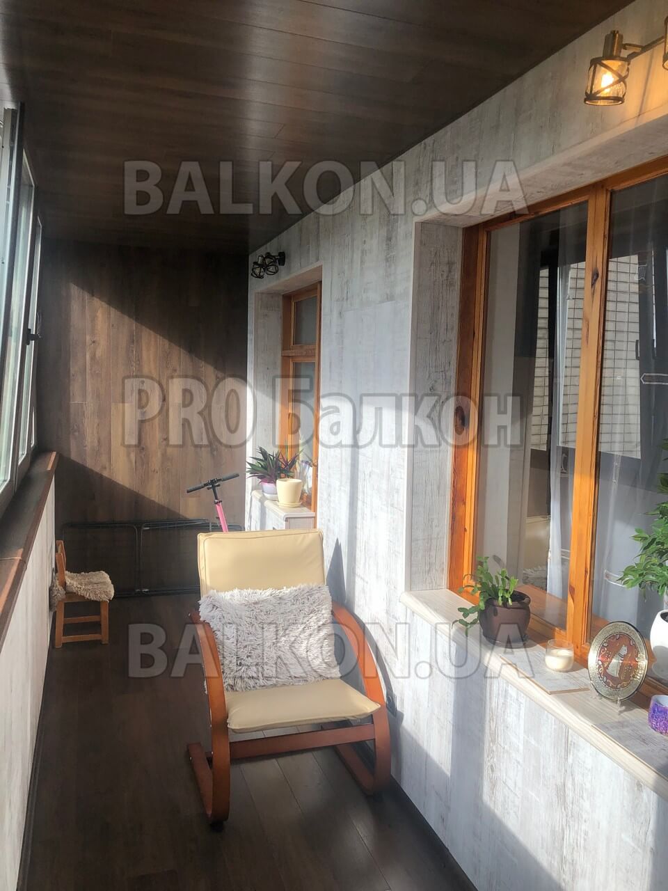 Остекление и Внутренняя отделка балкона ламинат. Киев, Янгеля 4 13