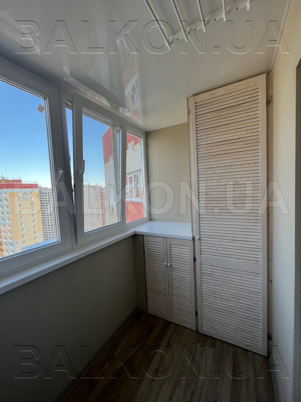 Внутренняя отделка балкона ламинированные панели. Киев, Конева 5г 06